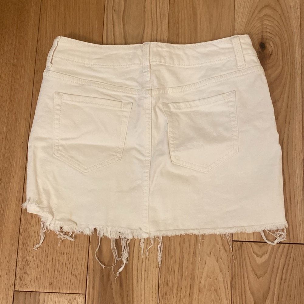 White Jean mini skirt in a size small - Picture 2 of 5